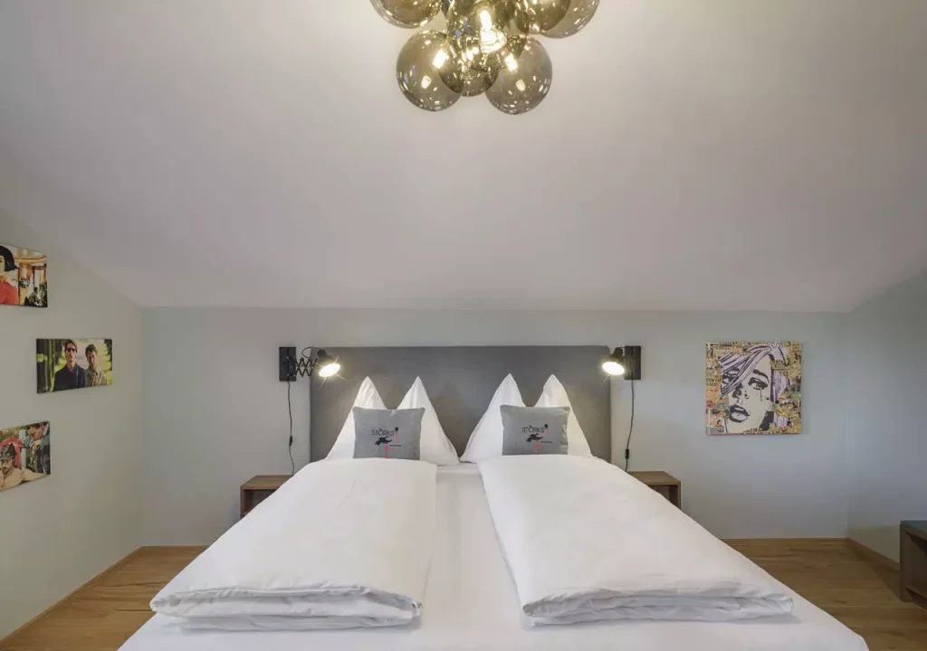 Bild zeigt The STORKS Double Deluxe Zimmer mit Bett