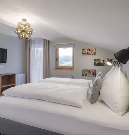 Bild zeigt The STORK Bett und Zimmer
