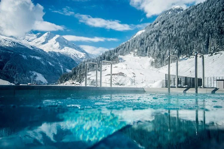 Bild zeigt Felsentherme